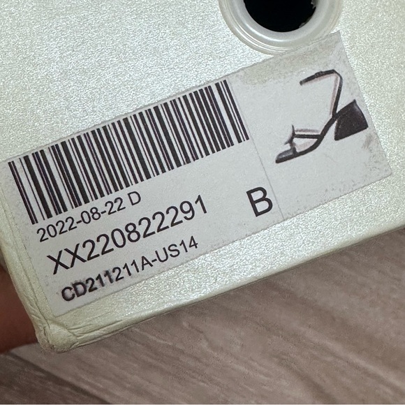 ONLY MAKER SQUARE TOE SANDAL WITH SCULPTURAL FRONT DETAIL & CHUNKY HEEL - Picture 4 of 9